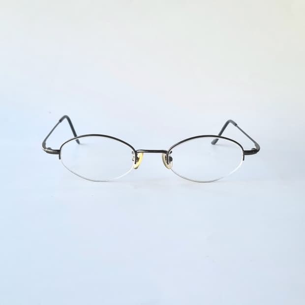 데드스탁 긱시크의 정점, 타원형 반무테 안경테 748