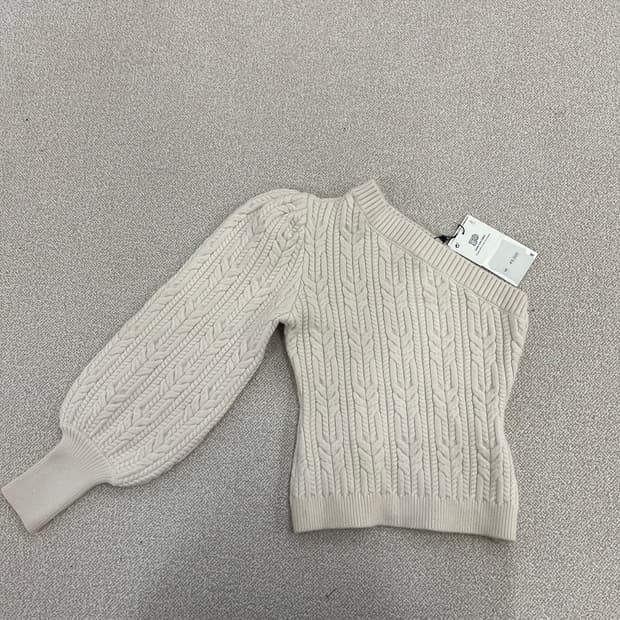 [S] 새상품 자라 원숄더 케이블 니트 스웨터 0119M1