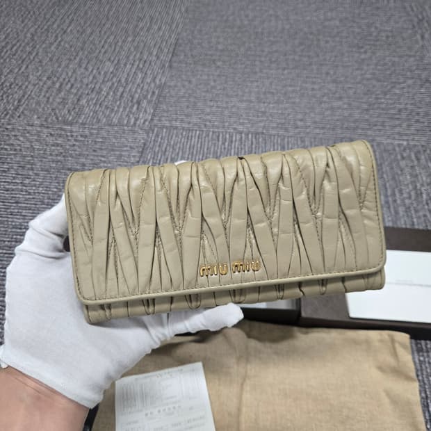 [특가][정품] 미우미우 마테라쎄 장지갑