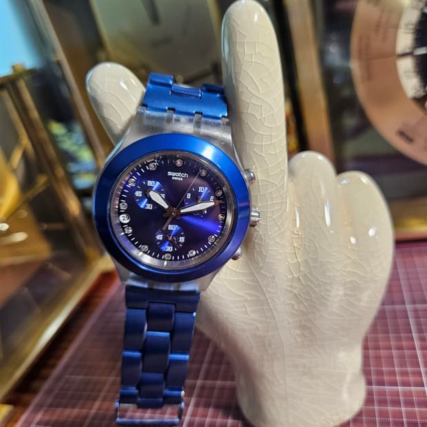 스와치 블루 아이러니 시계 크로노그래프