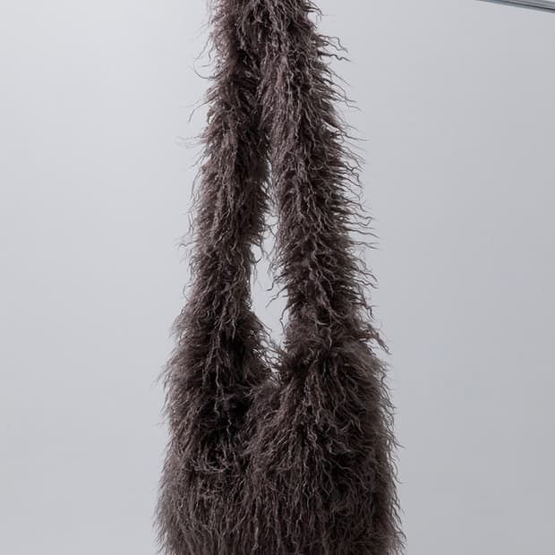 플러시 폭스 퍼 숄더백 코코아