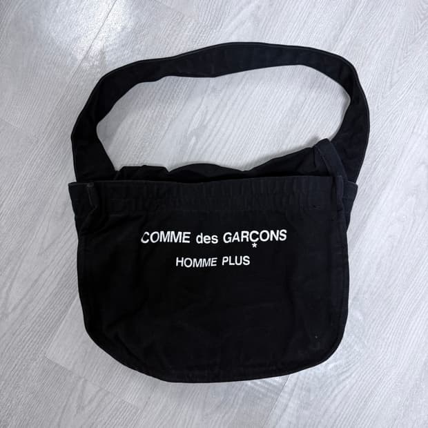꼼데가르송 옴므 플러스 캔버스 크로스백