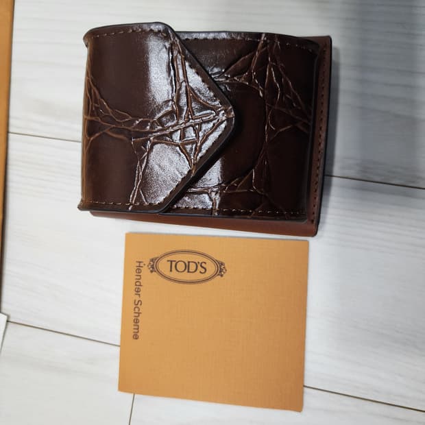(새제품)Tod's x Henderschem 레더지갑 토즈 헨더스킴