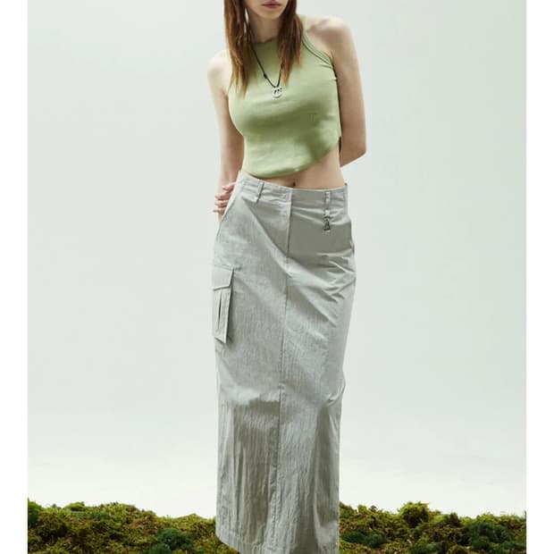 커렌트 심볼 립 슬리브리스 카키 베이지