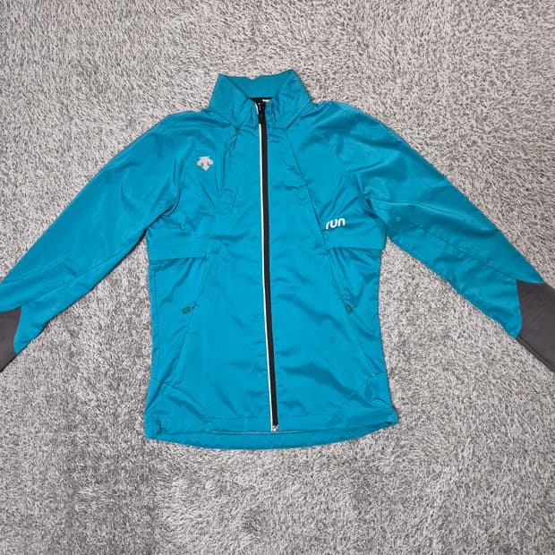 데상트 여성 러닝 하이브리드 바람막이 자켓 85