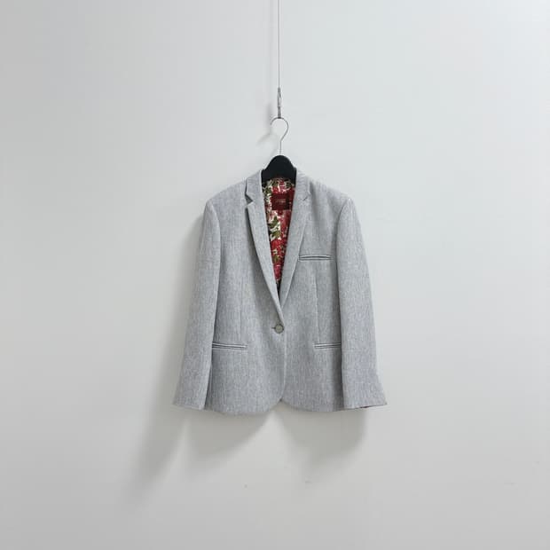 코스모폴리탄 줄라이 실버 자켓