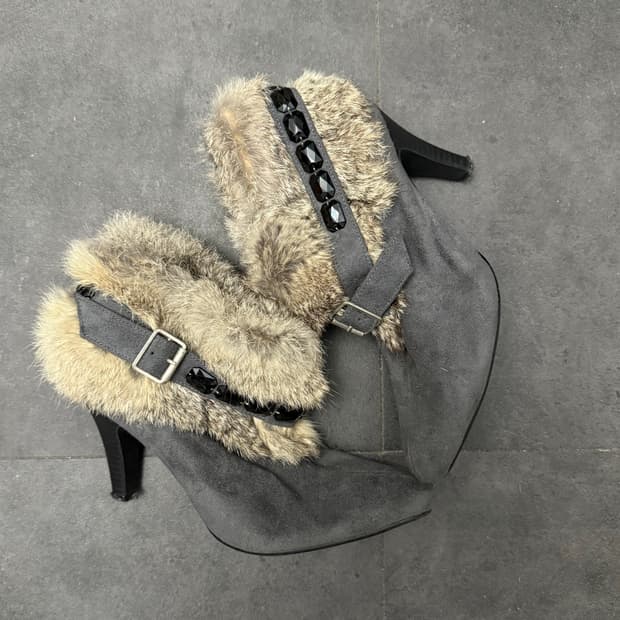 00s Fur boots  Price 60,000