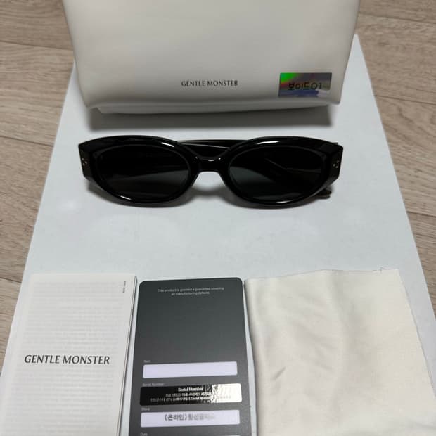 젠틀몬스터 보이드(01)팝니다.