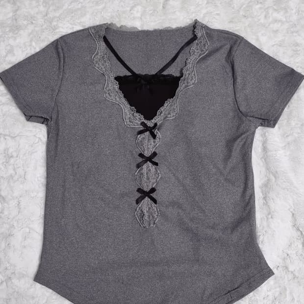 그레이 레이스 리본 포인트 반팔 티셔츠