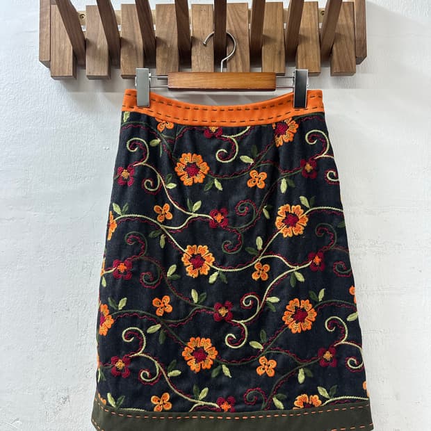 Moschino 모스키노 플로랄 자수 스커트 (Made in Italy)