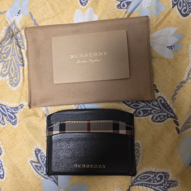 상태 좋은 버버리 블랙 카드지갑