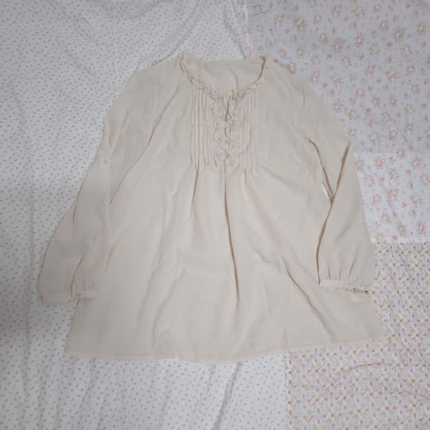 모리 아방 퍼프 프릴 블라우스