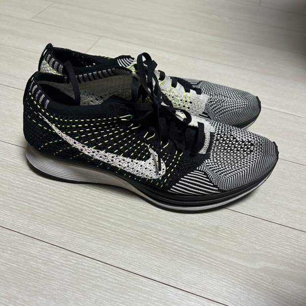 나이키 플라이니트 레이서 260사이즈 팜