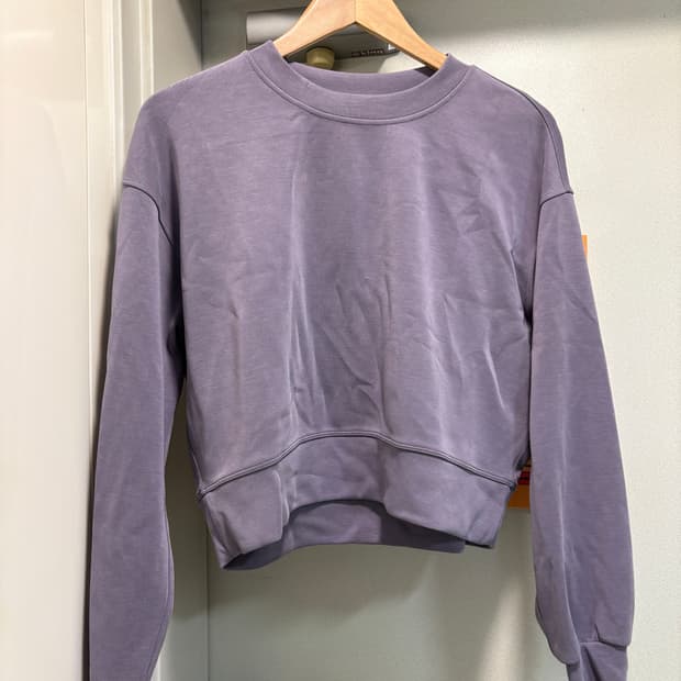 룰루레몬 크롭 맨투맨