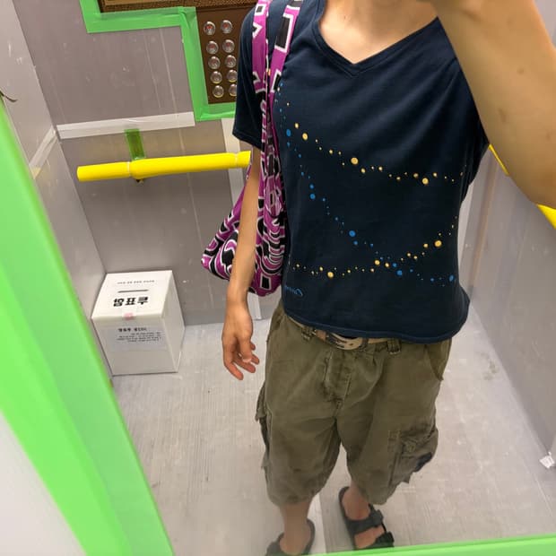 Space dot V neck tee