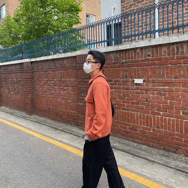 COS 오렌지 컬러 자켓