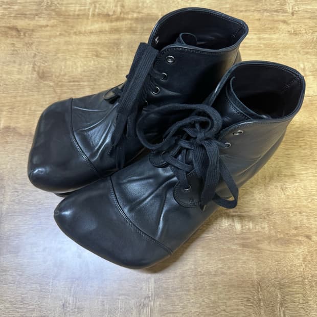  The old curiosity shop bigfoot boots