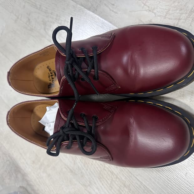 닥터마틴 1461 스무스 체리레드 uk8 1회착