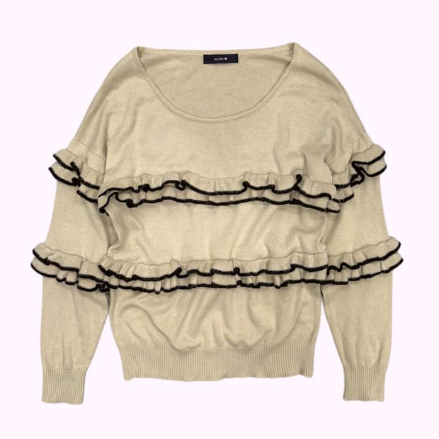 beige tired ruffle knit