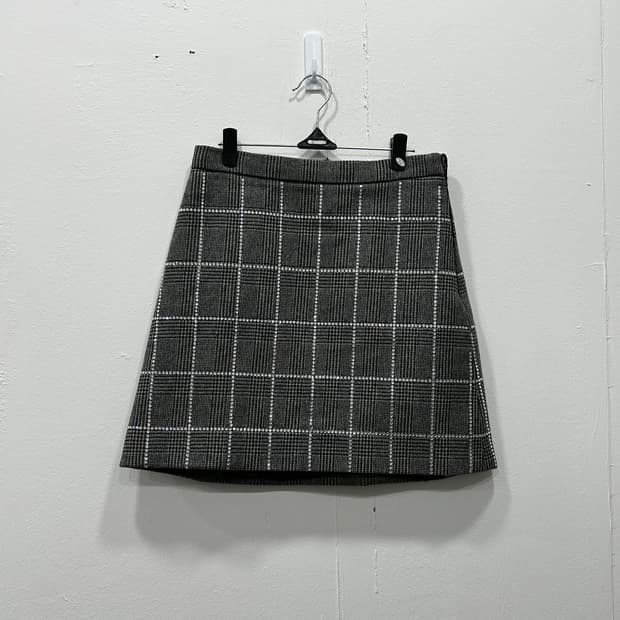 <새상품급> 미우미우 울 스커트 40사이즈 (66)
