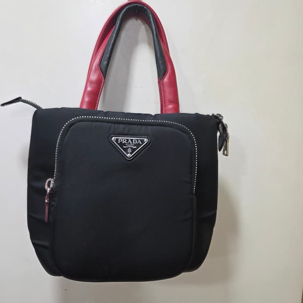 프라다 트라이앵글 토트