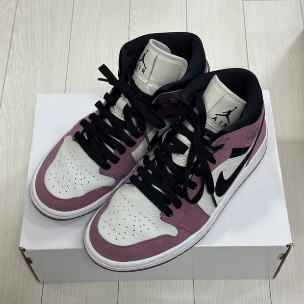 나이키조던1 멀베리 245사이즈