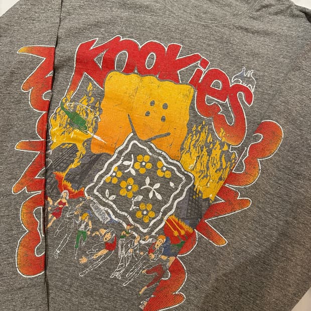 캐피탈 버스터 패키쉬 티셔츠