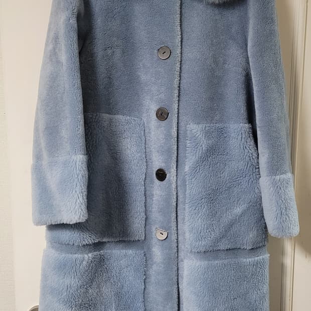 칼라거펠트 사가퍼스 양모 롱 무스탕