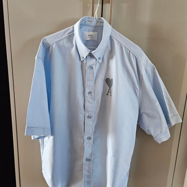 아미 톤온톤 하트 스카이블루 반팔 셔츠 M 사이즈 판매합니다(최종가)