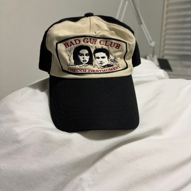 더콜디스트모먼트 캡 모자