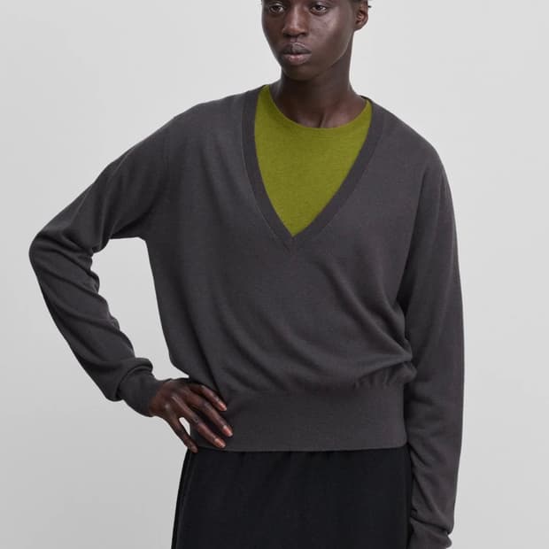 [F]익스트림캐시미어 26ss 콜린 브이넥 니트/머드