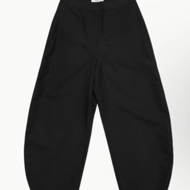 Amomento 아모멘토 curved leg pants