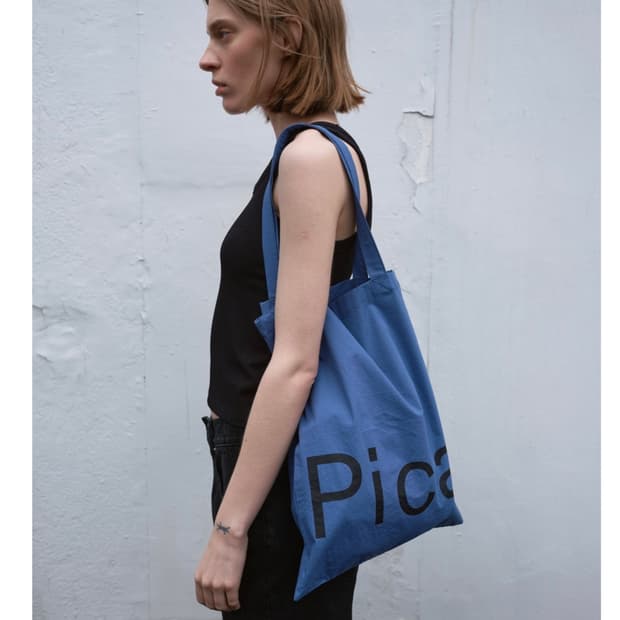 PICA DOUBLE-SIDED LOGO SHOULDER BAG (blu