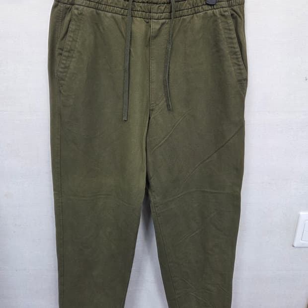 유니클로 테이퍼드 밴딩 팬츠 L