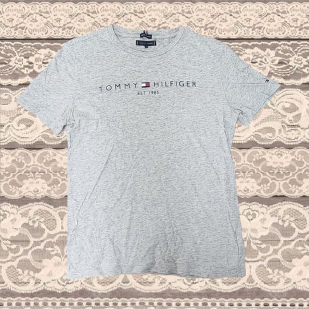 타미힐피거 스몰 로고 반팔 티셔츠 그레이
