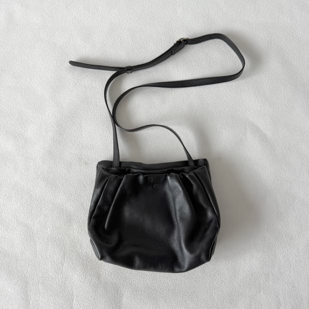 유르트(YURT) 레더 크로스백