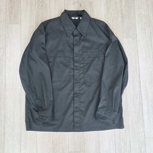 (새상품)유니클로U 르메르 유틸리티 오버사이즈 셔츠 08다크그레이 L