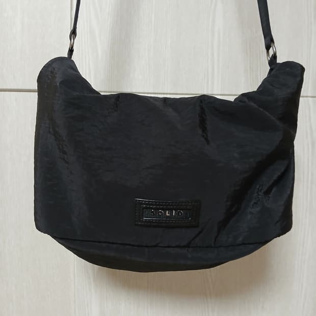 솔리드옴므 나일론 크로스백