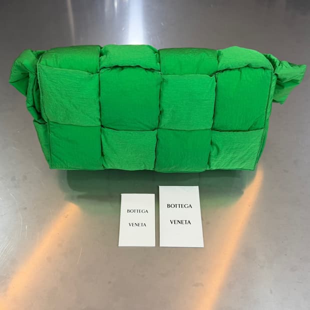 [리오브전포점] 보테가베네타 테크 패러킷 패딩 카세트백