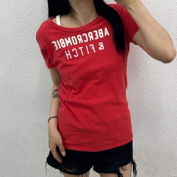 아베크롬비 딱붙핏 센터로고 레드 반팔 L