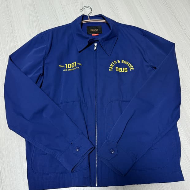 데우스 엑스 마키나 자켓