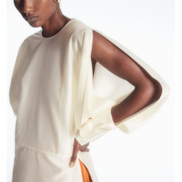 코스 오픈 슬리브 블라우스 34사이즈