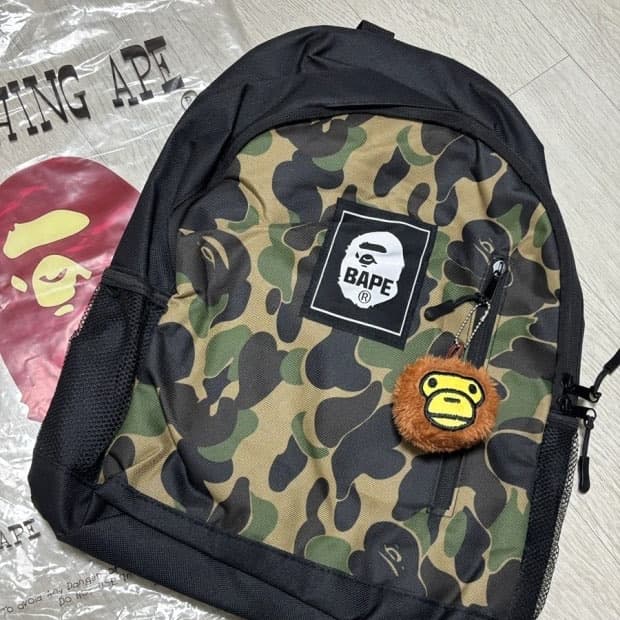 베이프 백팩 + 베이프 마일로 키링