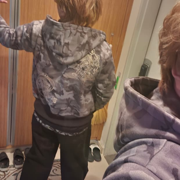 카라쿠리 타마시 오리엔탈 카모후드집업