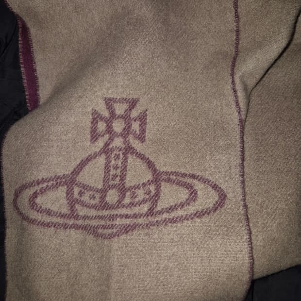 25FW 비비안 웨스트우드 더블 로고 울 머플러 카멜