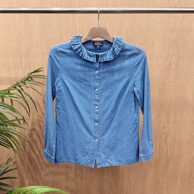 아페쎄 데님 셔츠 프릴 카라 무지 암핏 절개 디테일 레귤러핏 블루