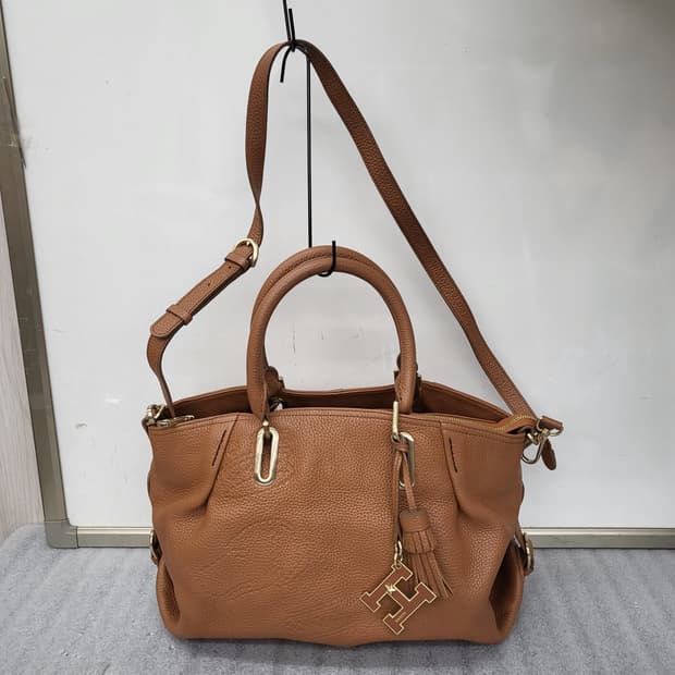 상태좋은 고급스러운 브라운 컬러의 헤지스 천연가죽 토트백