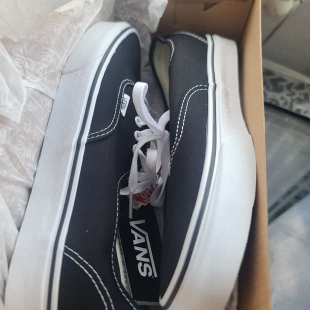 반스 어센틱 검흰 275 새상품 팝니다.