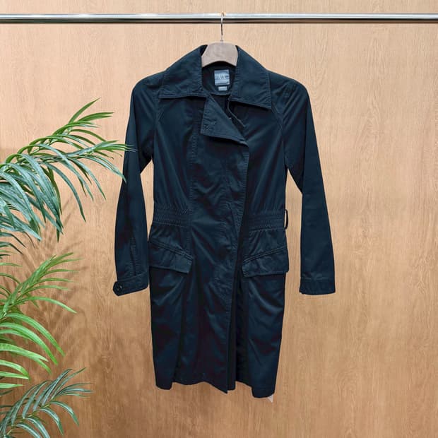 아르마니 익스체인지 코트 랩 버튼업 셔링 밴딩 디테일 슬림핏 블랙