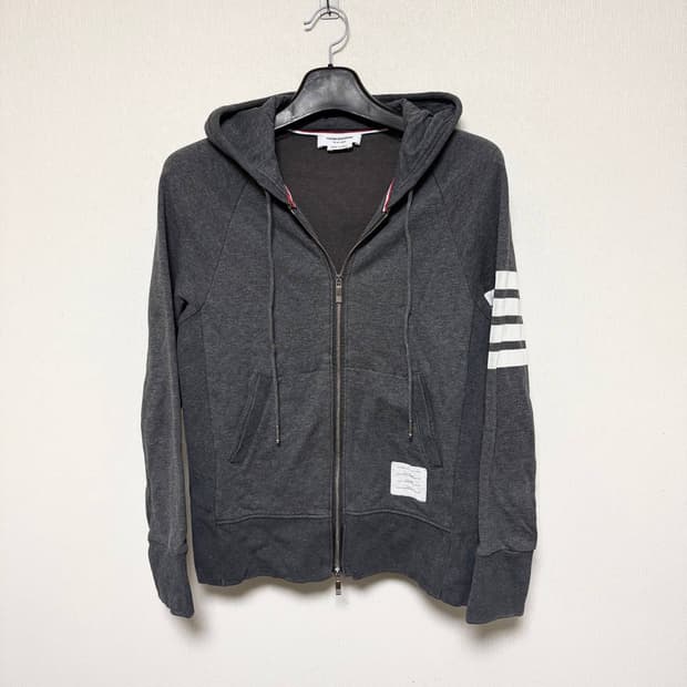 [3] 톰브라운 사선완장 후드집업 다크그레이